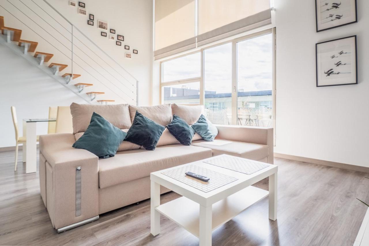 El Ventero Apartment - Elegante Apt Para 5 Con Terraza, Wi-Fi Y Aparcamiento En La Calle Camarma de Esteruelas Eksteriør bilde