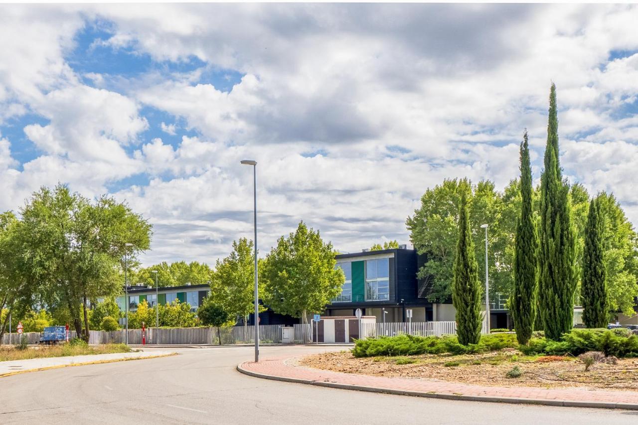 El Ventero Apartment - Elegante Apt Para 5 Con Terraza, Wi-Fi Y Aparcamiento En La Calle Camarma de Esteruelas Eksteriør bilde