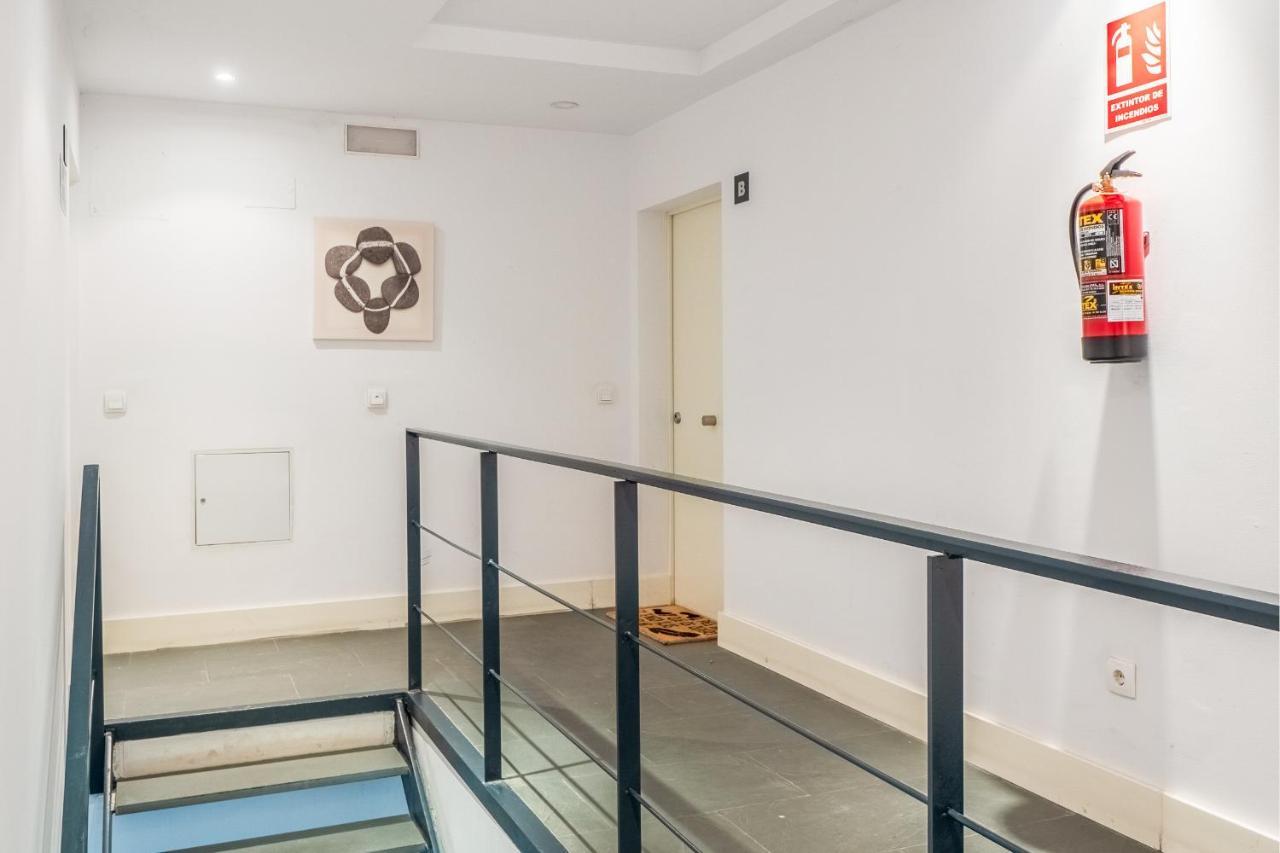 El Ventero Apartment - Elegante Apt Para 5 Con Terraza, Wi-Fi Y Aparcamiento En La Calle Camarma de Esteruelas Eksteriør bilde