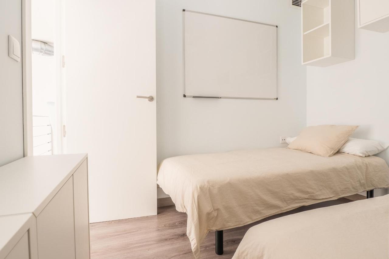 El Ventero Apartment - Elegante Apt Para 5 Con Terraza, Wi-Fi Y Aparcamiento En La Calle Camarma de Esteruelas Eksteriør bilde