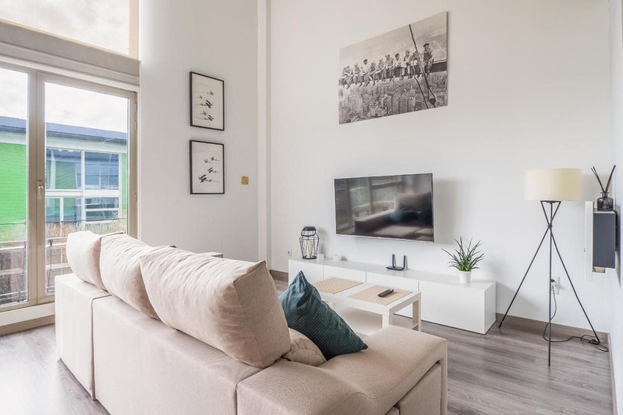 El Ventero Apartment - Elegante Apt Para 5 Con Terraza, Wi-Fi Y Aparcamiento En La Calle Camarma de Esteruelas Eksteriør bilde